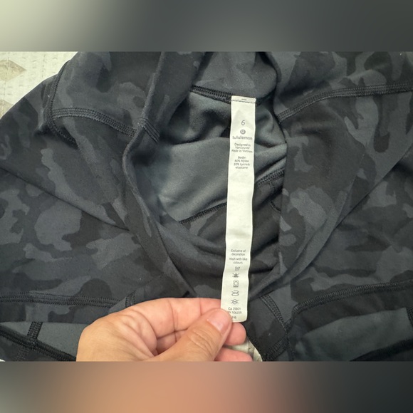 Lululemon Align Short *4" in Incognito Camo Multi Grey - Picture 5 of 6